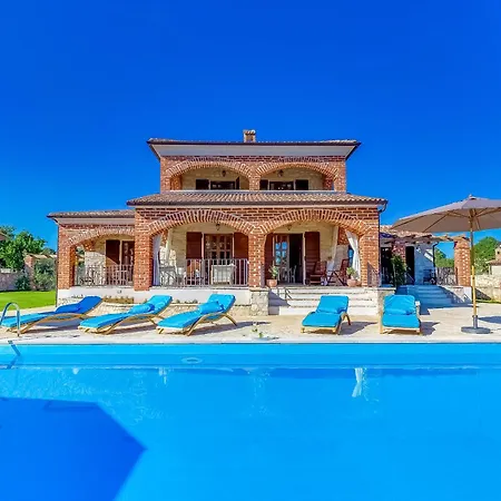 Happy Villa *